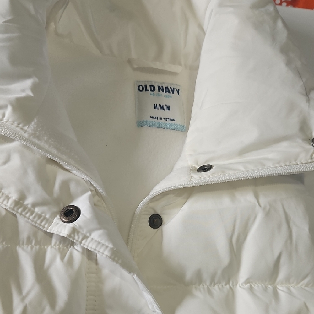 Old Navy Women's White Quilted Vest - Picture 2 of 14